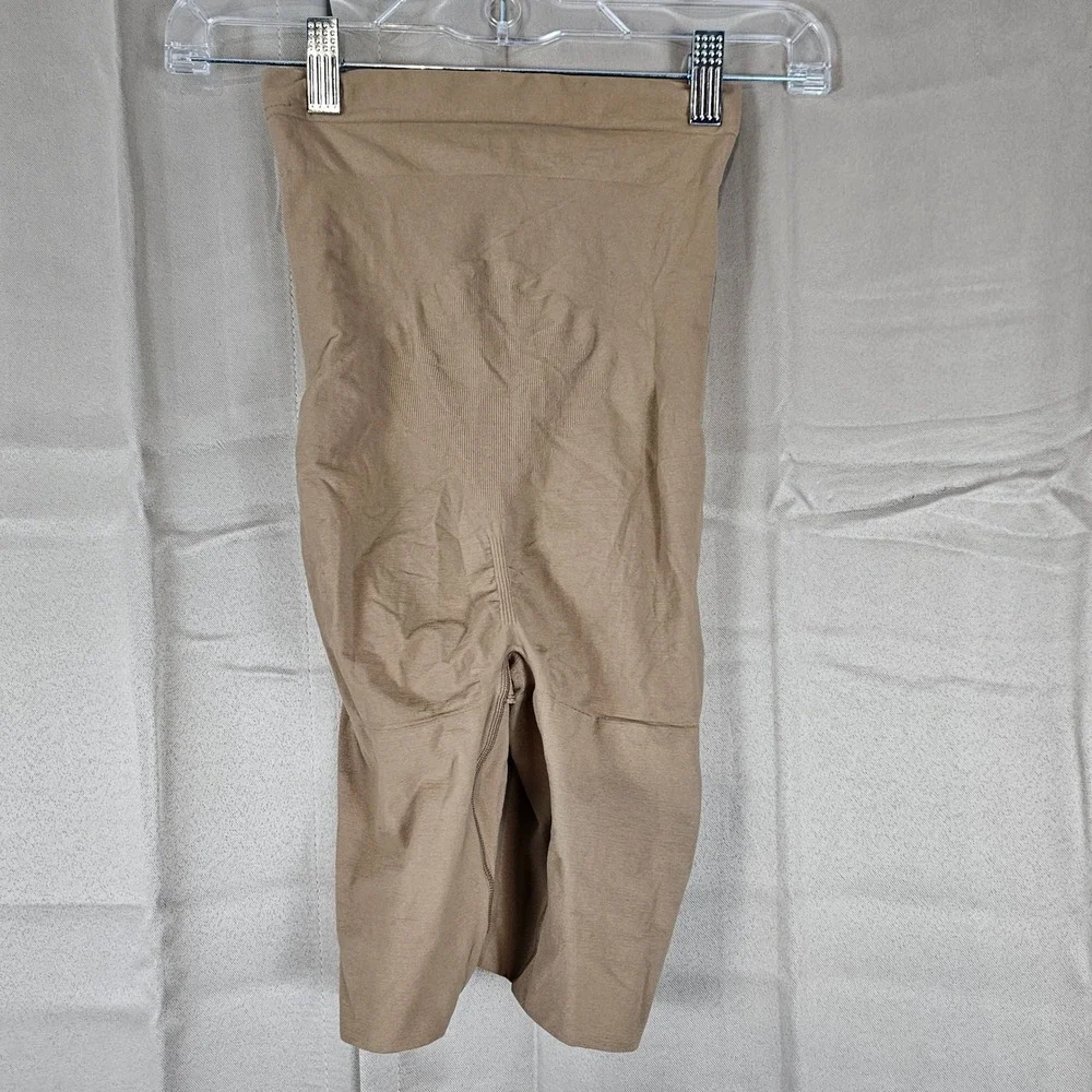 Spanx Womens Tan Seamless Mid Thigh Shorts‎ Medium